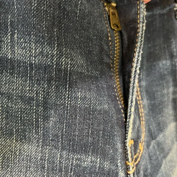 ABERCROMBIE & FITCH DARK BLUE WASH LOW RISE CUFFED DENIM SHORTS SIZE 28 - Picture 4 of 16